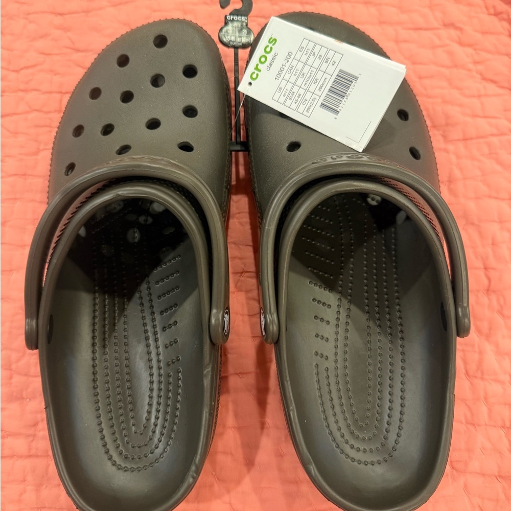 New in Bag CROCS classic chocolate roomy fit.  Men’s 11.